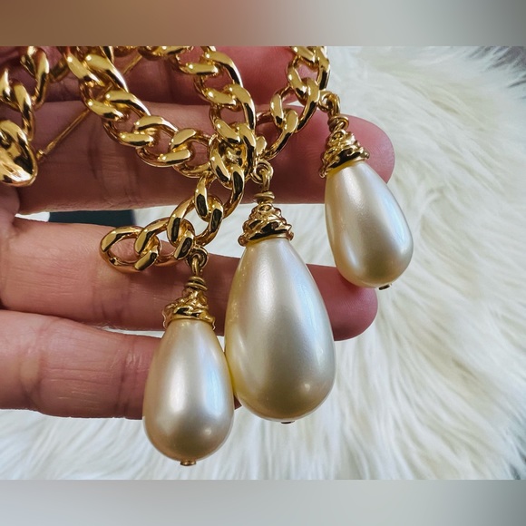 Chanel Brooch - Picture 3 of 5